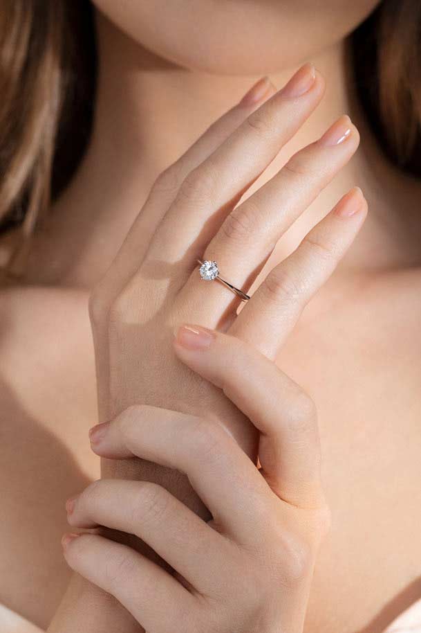 anello di fidanzamento con diamanti