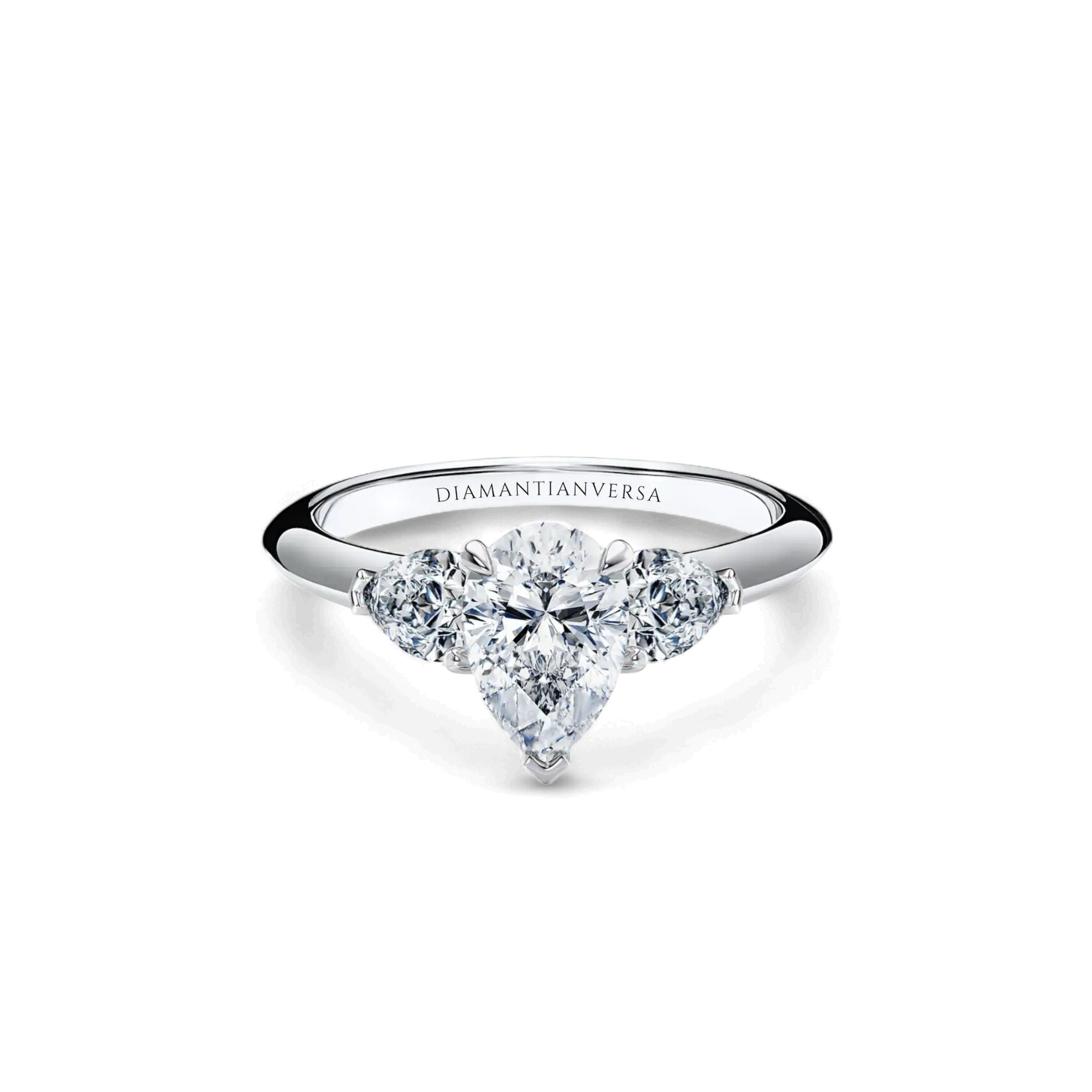 anello solitario diamante centrale con diamanti sul gambo